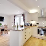 3 Bed In Oc-w416 * Whitby